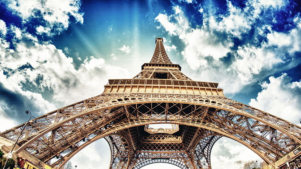 France_Paris_Eiffel_Tower_Bottom_view - Tour Du Lịch Pháp